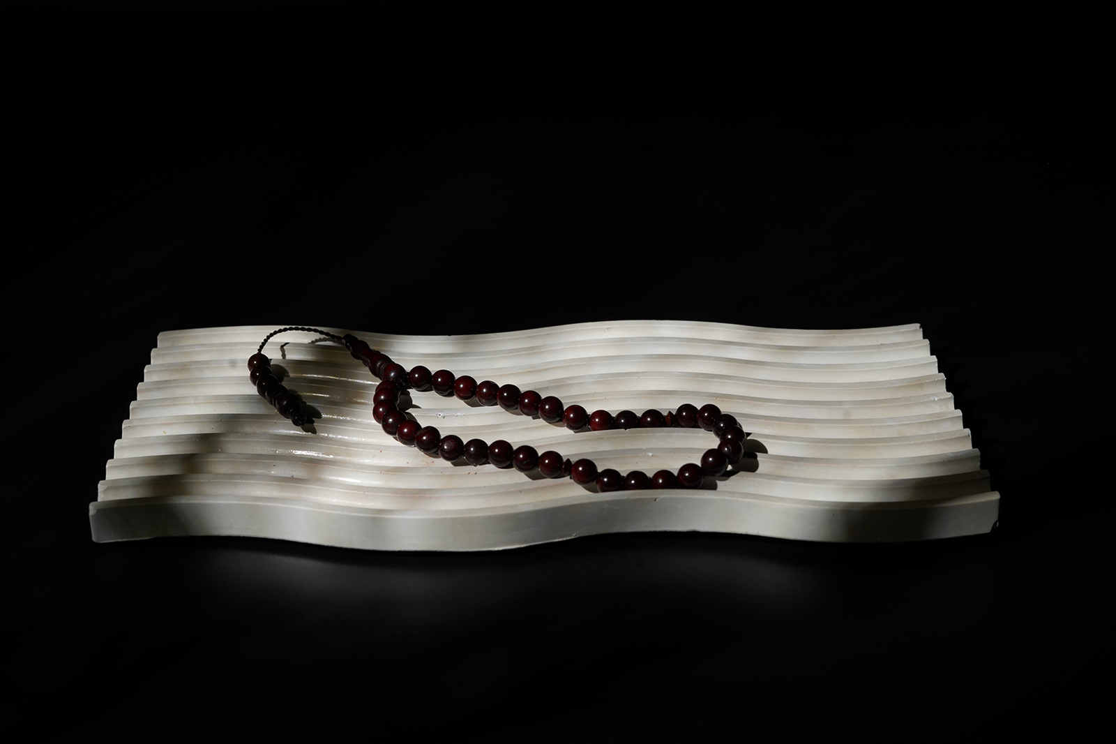 33-bead wooden tasbih on dark set — deep cocoa/mahogany tone