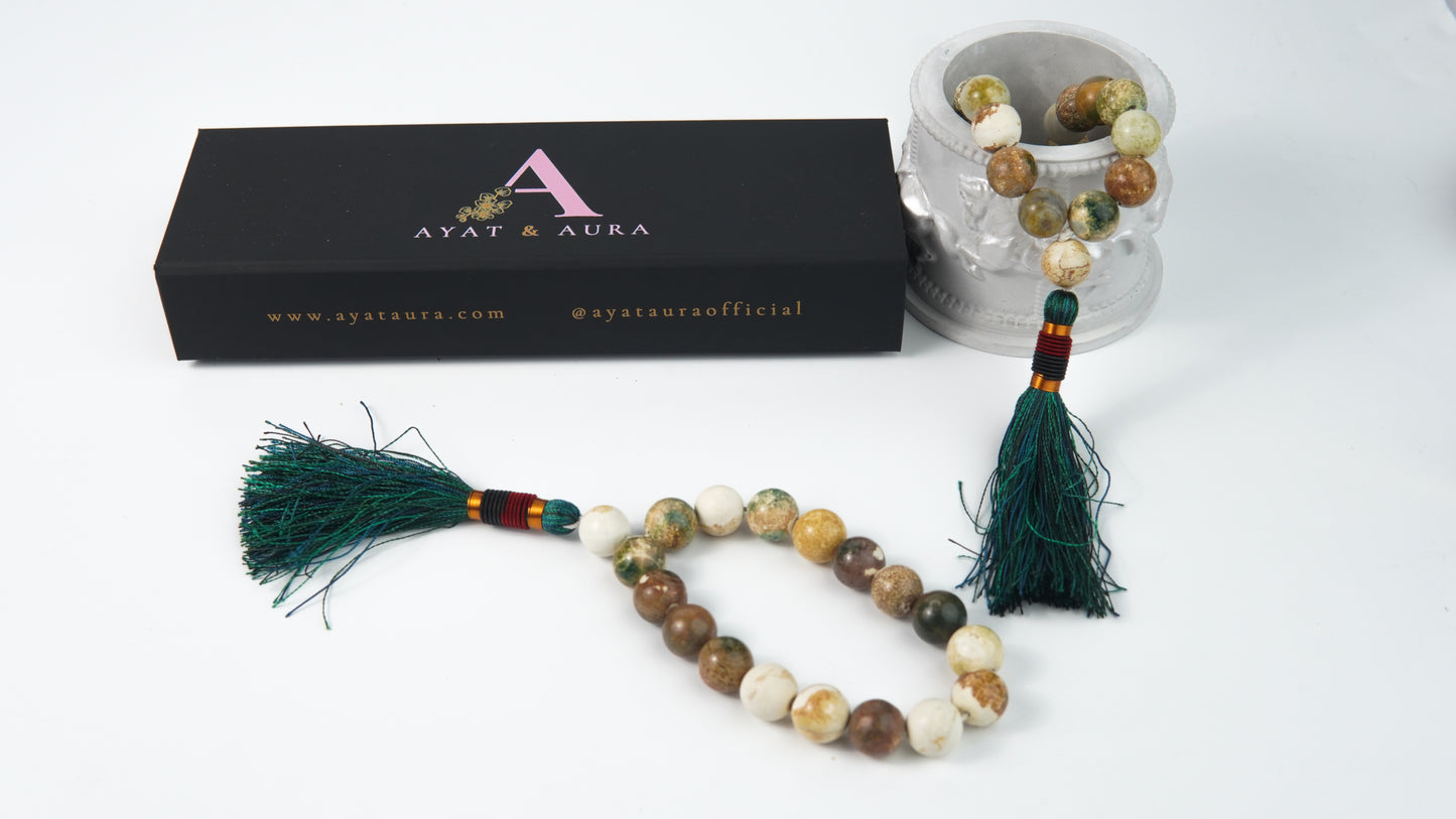 Ayat & Aura magnetic gift box with agate tasbih